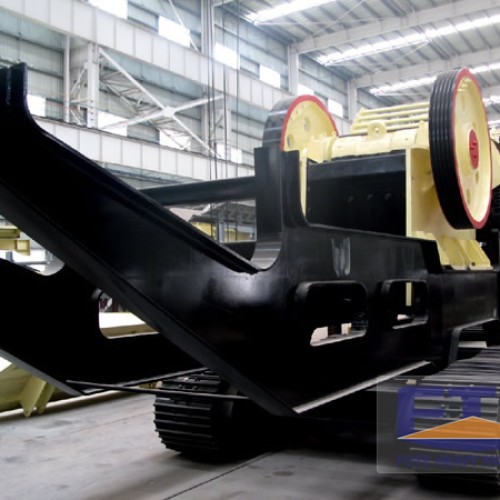 High capacity mobile crusher